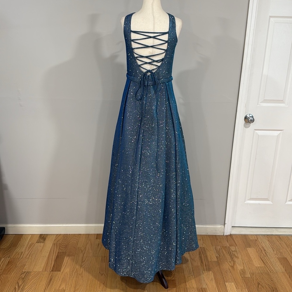 David’s Bridal Illusion Plunge Iridescent Metallic Ball Gown - Picture 8 of 13